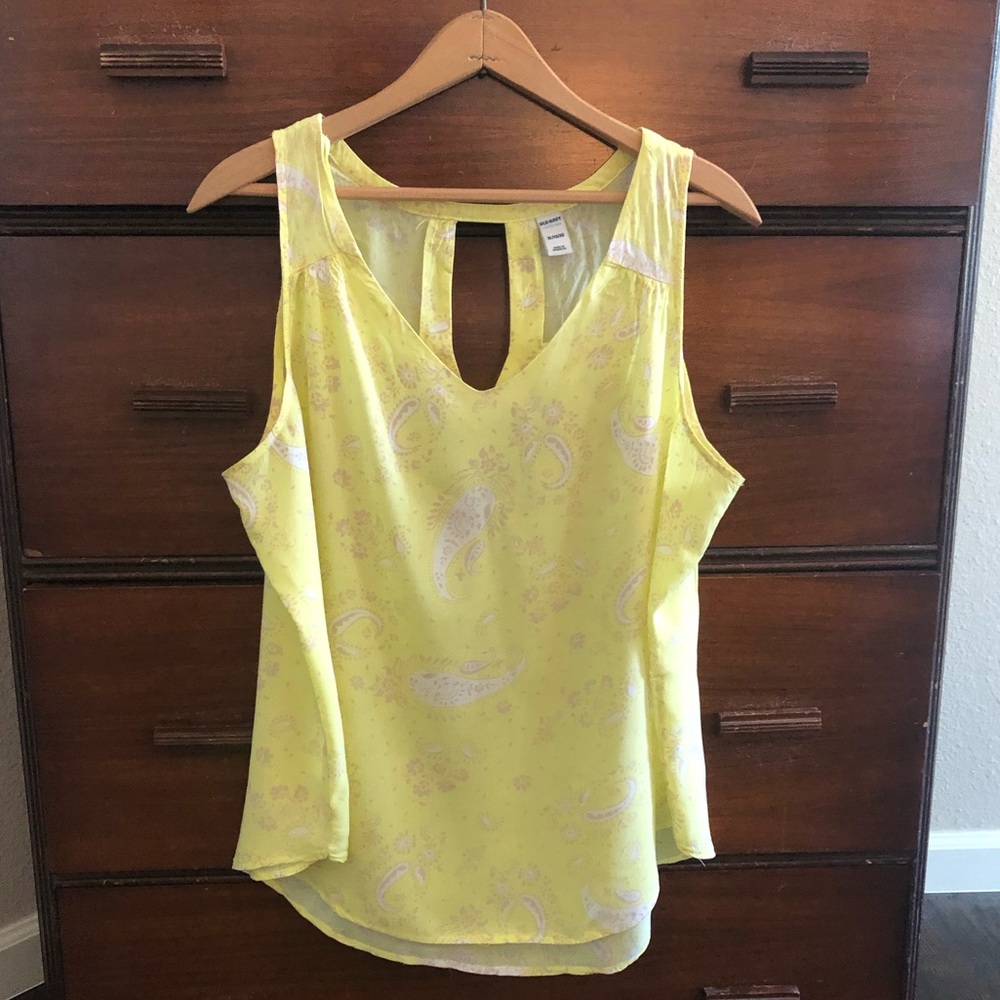 Old Navy Key hole tank top